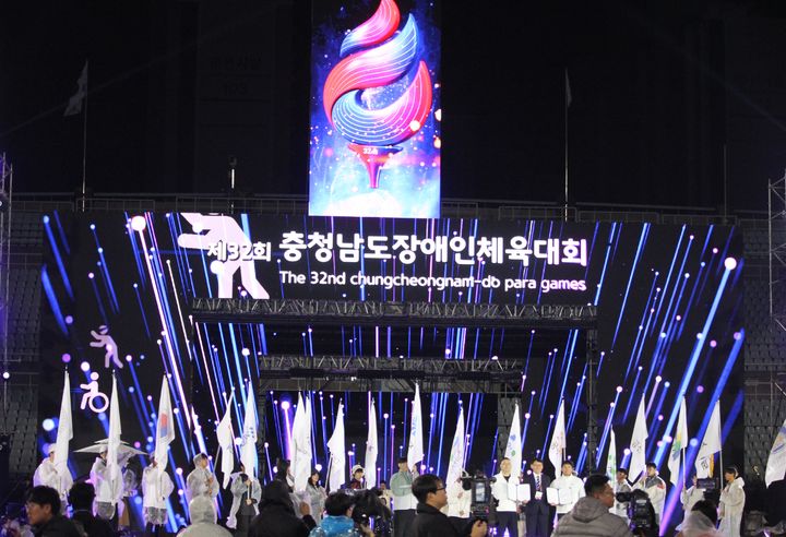 [천안=뉴시스] 최영민 기자=29일 천안종합운동장에서 제32회 충남장애인체육대회가 개막했다. 2026.10.29 ymchoi@newsis.com *재판매 및 DB 금지