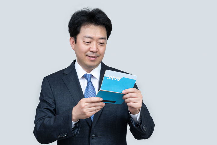 [서울=뉴시스] 일본 미쓰이스미토모신탁은행이 근속연수에 따라 퇴직금과 연금 지급액을 늘리던 제도를 폐지하고 능력과 직책 중심으로 지급 기준을 바꾼다. (사진출처=유토이미지) *재판매 및 DB 금지