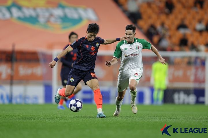 [서울=뉴시스] 프로축구 K리그1 강원FC의 최병찬. (사진=한국프로축구연맹 제공) 