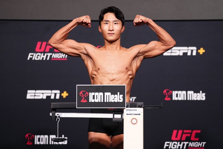 [서울=뉴시스] 이정영, 11월1일 'UFC 파이트 나이트 : 모이카노 vs 놀란' 언더카드 페더급(65.8㎏) 경기에서 줄리안 이로사 상대. (사진=UFC 제공) *재판매 및 DB 금지