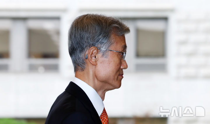 [서울=뉴시스] 전신 기자 = 조희대 대법원장이 지난 29일 서울 서초구 대법원으로 출근하고 있다. 2026.10.29. photo1006@newsis.com