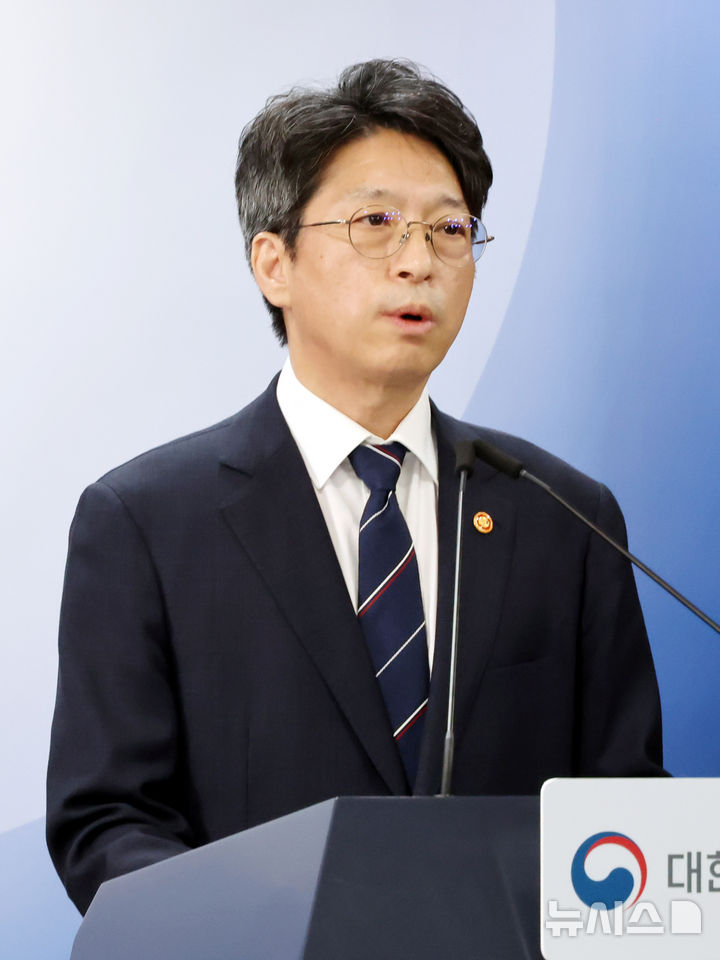 [서울=뉴시스] 박영태 기자 = 홍지선 국토교통부 장관이 29일 오전 서울 종로구 정부서울청사에서 주택 신속공급 방안 후속의 신규 공공택지 추진계획을 발표하고 있다. 2026.10.29. since1999@newsis.com