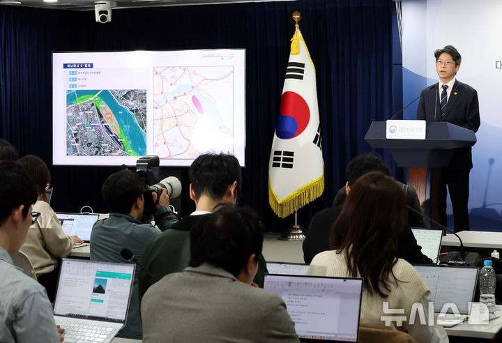 [서울=뉴시스] 박영태 기자 = 홍지선 국토교통부 장관이 29일 오전 서울 종로구 정부서울청사에서 주택 신속공급 방안 후속의 신규 공공택지 추진계획을 발표하고 있다. 2026.10.29. since1999@newsis.com