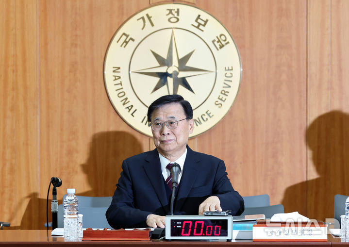 [서울=뉴시스] 국회사진기자단 = 이종석 국가정보원장이 29일 서울 국가정보원 청사에서 열린 국회 정보위원회 국가정보원에 대한 국정감사에 출석해 있다. 2026.10.29. photo@newsis.com