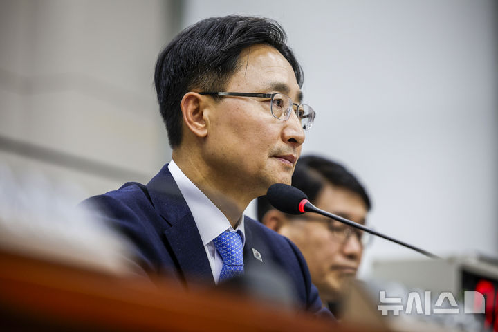 [서울=뉴시스] 정병혁 기자 = 임광현 대통령비서실장이 29일 서울 여의도 국회에서 열린 운영위원회의 대통령비서실 등에 대한 국정감사에서 의원 질문에 답하고 있다. 2026.10.29. jhope@newsis.com