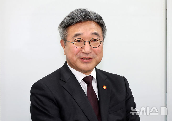 [세종=뉴시스] 배훈식 기자 = 윤호중 행정안전부 장관이 29일 오후 세종시 정부세종청사에서 열린 출입기자 간담회에서 발언하고 있다. 2026.10.29. dahora83@newsis.com