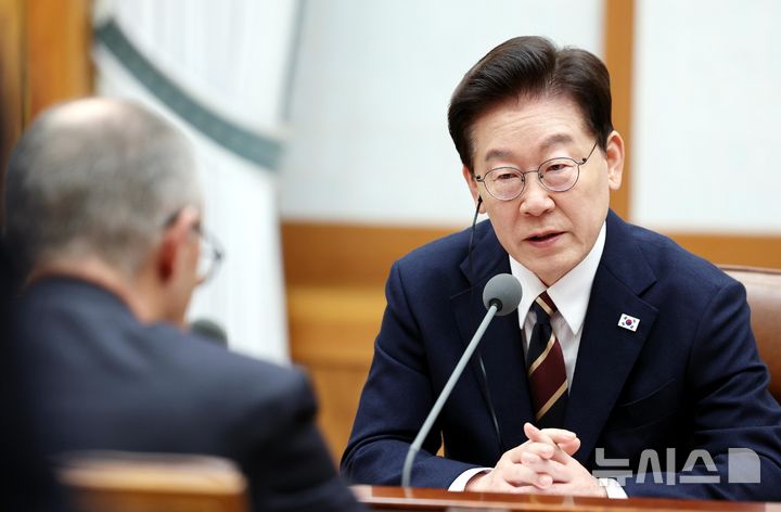 [서울=뉴시스] 김진아 기자 = 이재명 대통령이 29일 청와대에서 열린 프리드리히 메르츠 독일 총리와의 정상회담에서 발언하고 있다. 2026.10.29. bluesoda@newsis.com