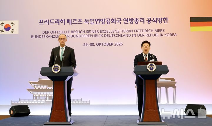 [서울=뉴시스] 김진아 기자 = 이재명 대통령이 29일 청와대에서 프리드리히 메르츠 독일 총리와의 공동언론발표에서 발언하고 있다. 2026.10.29. bluesoda@newsis.com