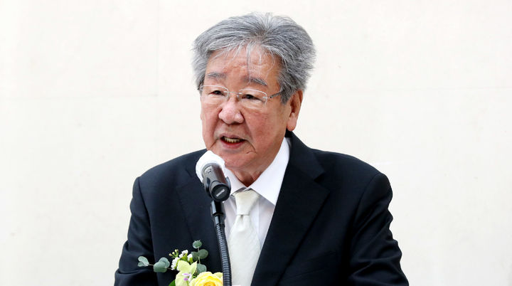 [서울=뉴시스] 추상철 기자 = 최불암 초록우산 어린이재단 전국후원회장이 27일 오전 서울 중구 프레지던트 호텔에서 열린 '초록우산 어린이재단 회장 이·취임식'에서 환송사를 하고 있다. 2022.07.27. scchoo@newsis.com *재판매 및 DB 금지