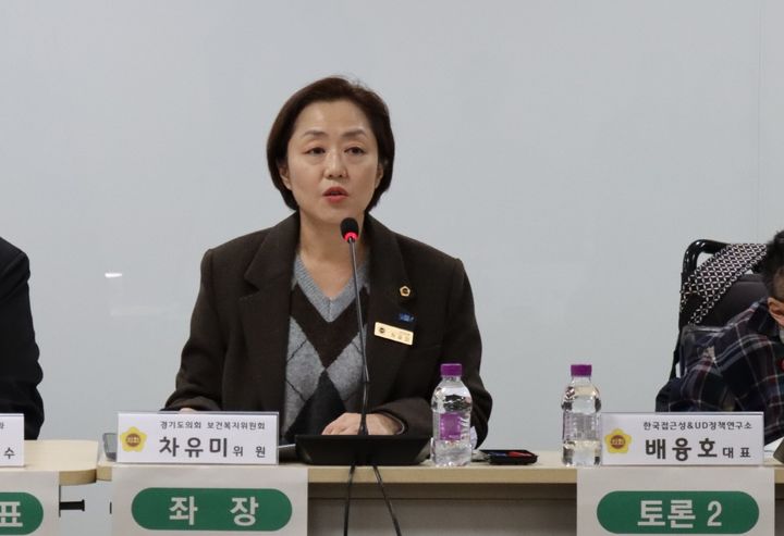 [수원=뉴시스] 차유미 경기도의회 의원이 28일 '장애학생·장애교직원 재난대피 지원체계 구축을 위한 정책토론회' 좌장을 맡아 진행하고 있다. (사진=경기도의회 제공) 2026.10.31. photo@newsis.com *재판매 및 DB 금지