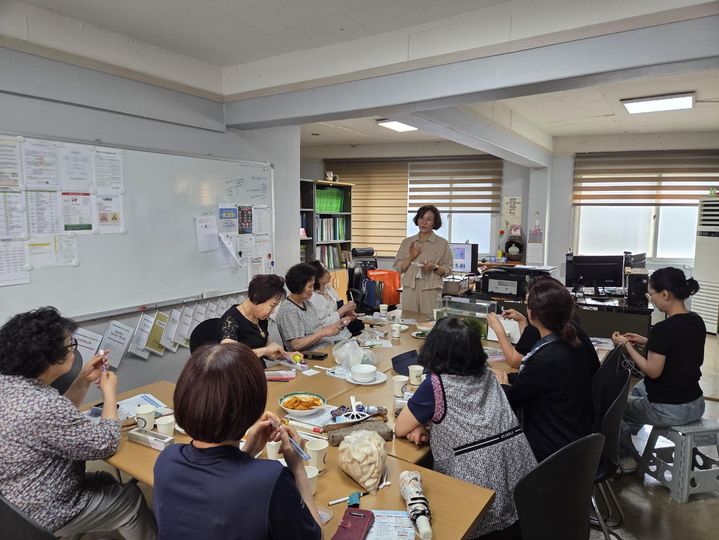 [대전=뉴시스] '구강관리 교육 프로그램' 진행 모습. (사진=대전보건대 제공) 2026.10.30. photo.newsis.com *재판매 및 DB 금지