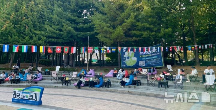 [평택=뉴시스] 시민 참여형 야외 독서문화 프로그램 '평택 책 읽는 광장' 모습 (사진=평택시 제공) 2026.10.30.photo@newsis.com 