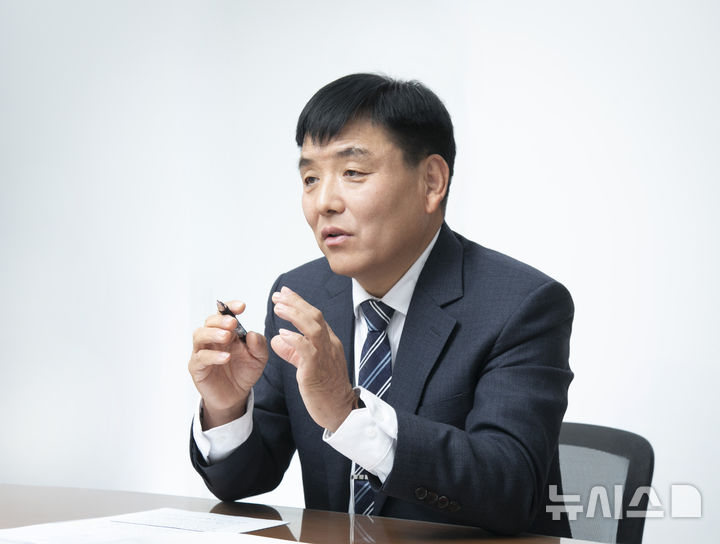 [서울=뉴시스] 박한진 한국코헴회 회장(혈우병 환우 단체)은 지난달 29일 서울 서초구 한국코헴회 사무국에서 뉴시스와 인터뷰를 갖고 있다. 