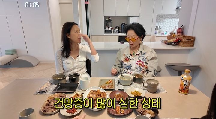 [서울=뉴시스] 가수 백지영이 29일 배우 선우용여의 유튜브에 출연해 치매 검사를 받았던 일화를 공개했다. (사진=유튜브 채널 '순풍 선우용여' 화면 캡처) 2026.10.30. photo@newsis.com&nbsp; *재판매 및 DB 금지