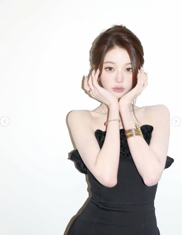 [서울=뉴시스] 장원영이 우아한 비주얼로 전 세계 팬들의 마음을 다시 한번 사로잡았다. (사진 : 장원영 SNS 캡처) *재판매 및 DB 금지