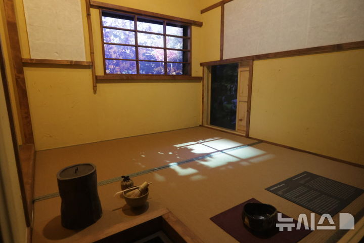 [서울=뉴시스] 한이재 기자 = 28일 서울 용산구 국립중앙박물관 상설전시관 3층 세계문화관 일본실에 재현된 일본 국보 다실 다이안 모습이다. 2026.10.30. nowone@newsis.com