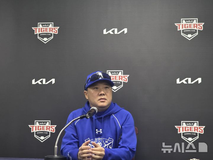 [전남광주=뉴시스] 김희준 기자 = 삼성 라이온즈의 박진만 감독이 30일 전남광주 기아챔피언스필드에서 열리는 KIA 타이거즈와의 플레이오프 4차전을 앞두고 인터뷰를 하고 있다. 2026.10.30jinxijun@newsis.com