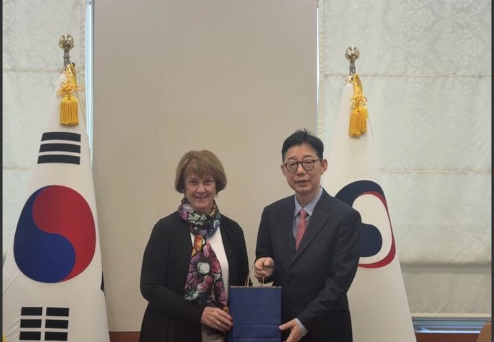 [서울=뉴시스] 박윤주 외교부 제1차관은 30일 방한 중인 미국 외교정책위원회(NCAFP) 대표단과 만나 한미관계 전반과 한반도 및 지역·글로벌 정세 등에 대해 의견을 교환했다.사진 외교부 제공. *재판매 및 DB 금지