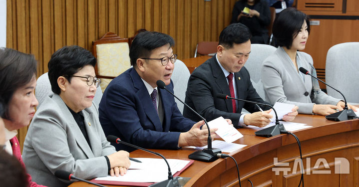 [서울=뉴시스] 고범준 기자 = 정점식 국민의힘 원내대표가 30일 서울 여의도 국회에서 열린 국정감사대책회의에서 발언하고 있다. 2026.10.30. bjko@newsis.com