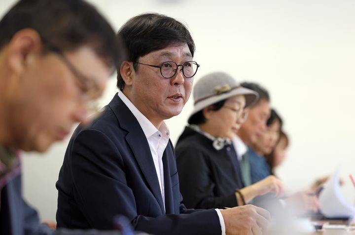 [서울=뉴시스] 최휘영 문화체육관광부 장관이 30일 서울 종로구 국립현대미술관 서울관에서 문화예술정책자문위원회 문학 분과 제4차 회의를 주재하고 있다. (사진=문체부 제공) 2026.10.30. photo@newsis.com *재판매 및 DB 금지