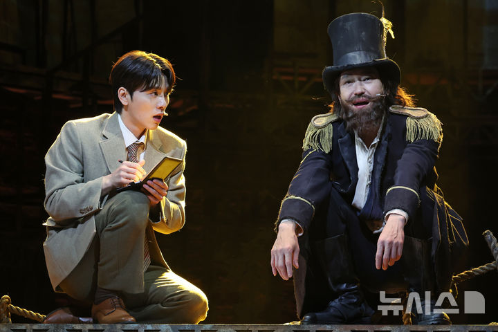 [서울=뉴시스] 박진희 기자 = 뮤지컬 '마제스티' 출연 배우들이 30일 서울 종로구 NOL 씨어터 대학로 우리카드홀에서 언론시연회를 하고 있다. 2026.10.30. pak7130@newsis.com