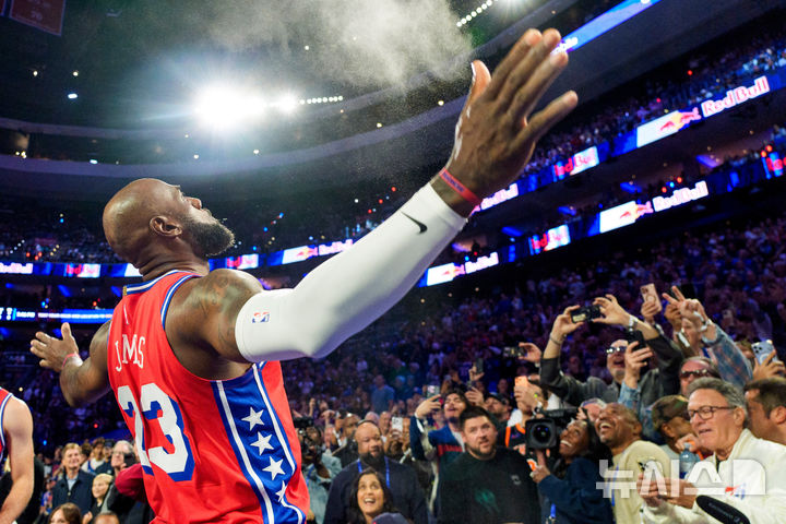 [필라델피아=AP/뉴시스] 미국프로농구(NBA) 필라델피아 세븐티식서스의 르브론 제임스. 2026.10.31