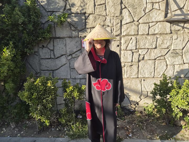 [서울=뉴시스] 조수원 기자 = 핼러윈 당일인 31일 서울 용산구 이태원역 일대는 일찌감치 코스프레를 준비한 시민들이 하나둘 모여들며 축제 분위기가 달아오르고 있다. 사진은 일본 애니메이션 '나루토'의 등장인물 이타치로 코스프레한 노호현씨 모습.2026.10.31. tide1@newsis.com *재판매 및 DB 금지 *재판매 및 DB 금지